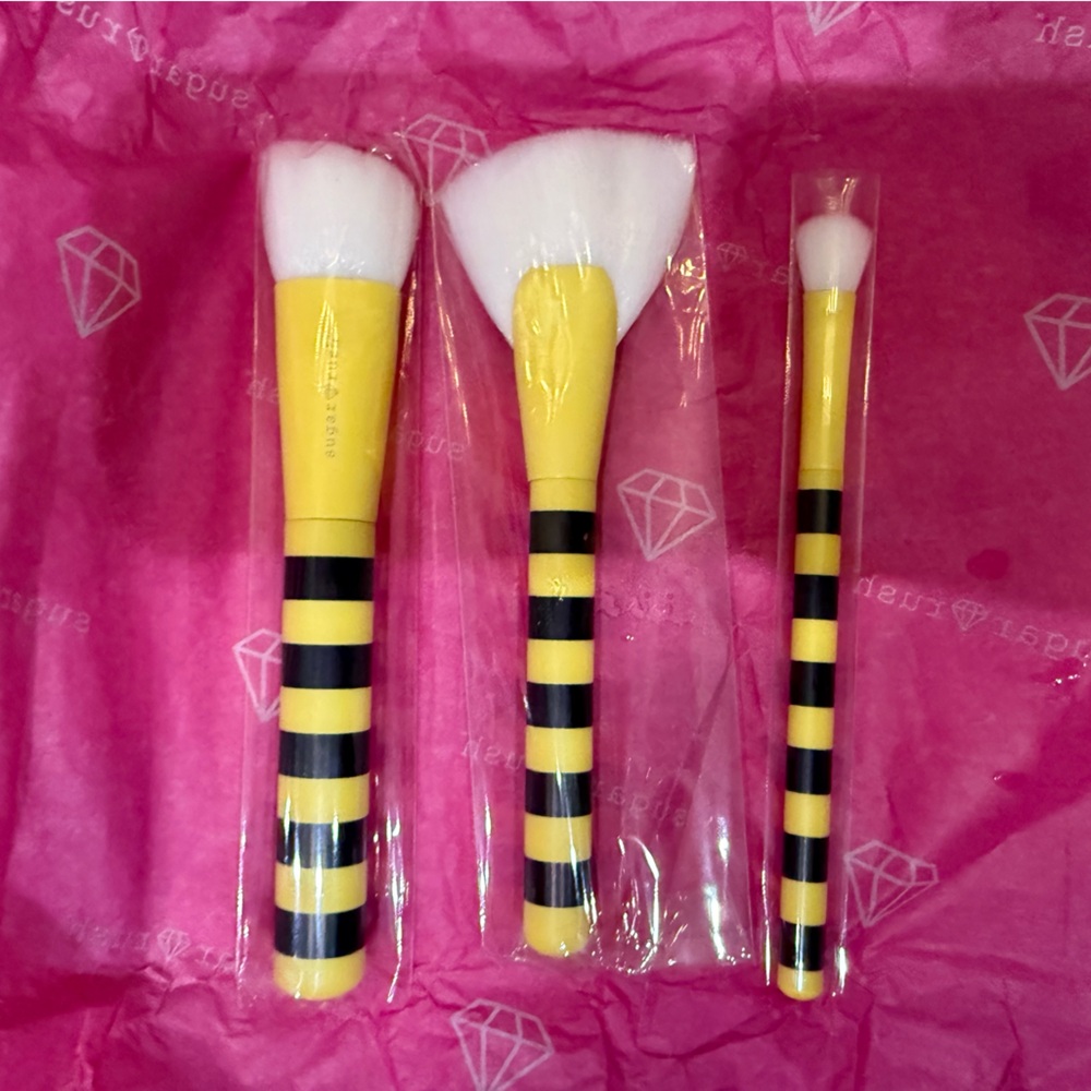 tarte Sugar Rush Fly Squad Brush Set - Yellow and Black - Picture 3 of 3